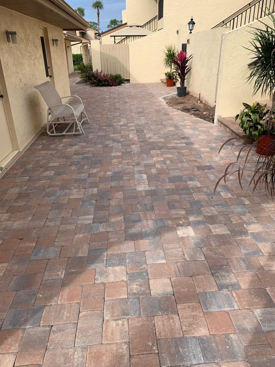 Side courtyard patio in warm blended pavers with planters